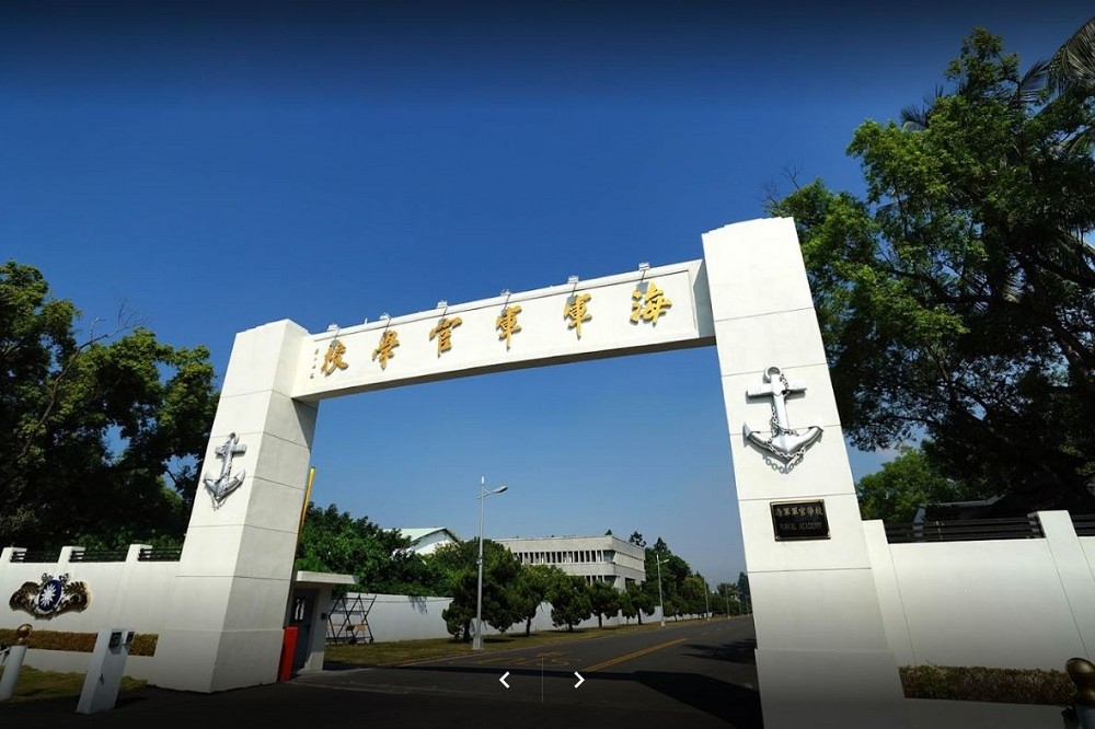 軍方19日宣布，政戰學院停課2周；國防部軍政副部長張哲平上將也宣布，海軍官校20日起停課。（取自Google Map）