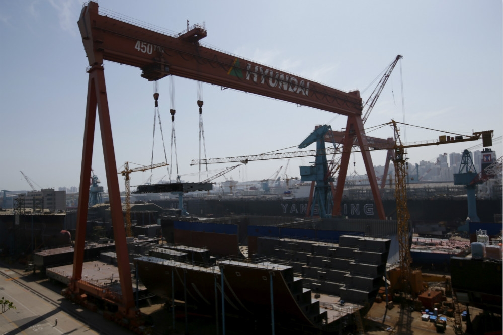 南韓三大造船廠搶下卡達5千億大訂單，圖中是現代重工的船塢。（湯森路透）