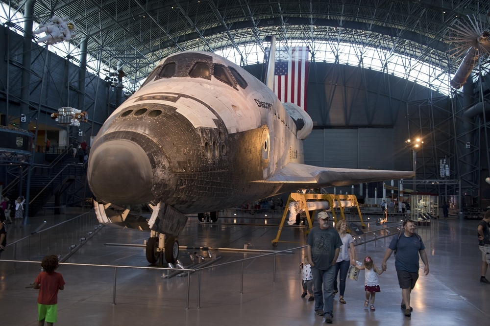 美國國家航空太空博物館（2017 © C Watts , National Air and Space Museum - Discovery space shuttle @ Flickr, CC BY-SA 2.0.）