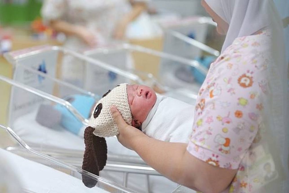 《人工生殖法》修正草案立院一讀通過，在台灣無法生育的民眾，未來有機會找代理孕母。（湯森路透）