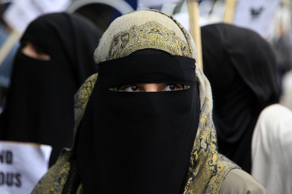 穆斯林女性穿戴「niqab」面紗。（湯森路透）