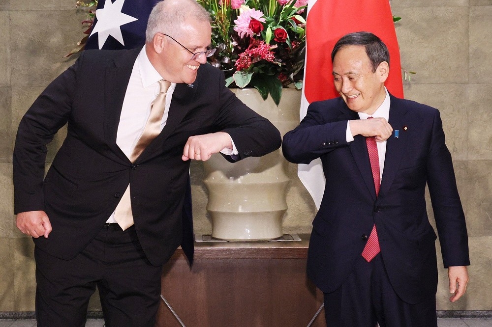 澳洲總理莫里森與日本首相菅義偉於17日在日本東京。（日本首相官邸推特）