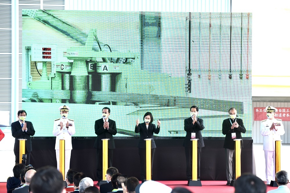 蔡英文總統24日出席「海軍潛艦國造原型艦開工典禮」，見證台灣潛艦國造的新里程碑。（張哲偉攝）