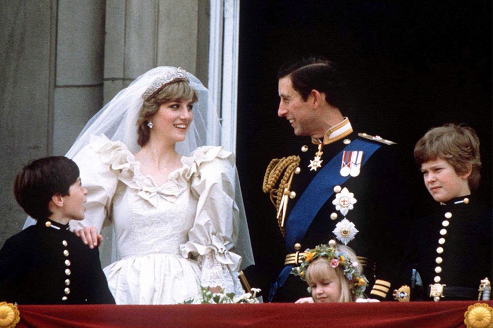 《王冠》揭露英國皇室許多不為人知的秘辛，第四季的焦點放在黛安娜從麻雀變鳳凰的故事。（湯森路透）