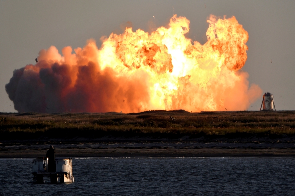 美國SpaceX公司發射星艦（Starship）於9日在南德克薩斯州升空試飛失敗炸毀。（湯森路透）