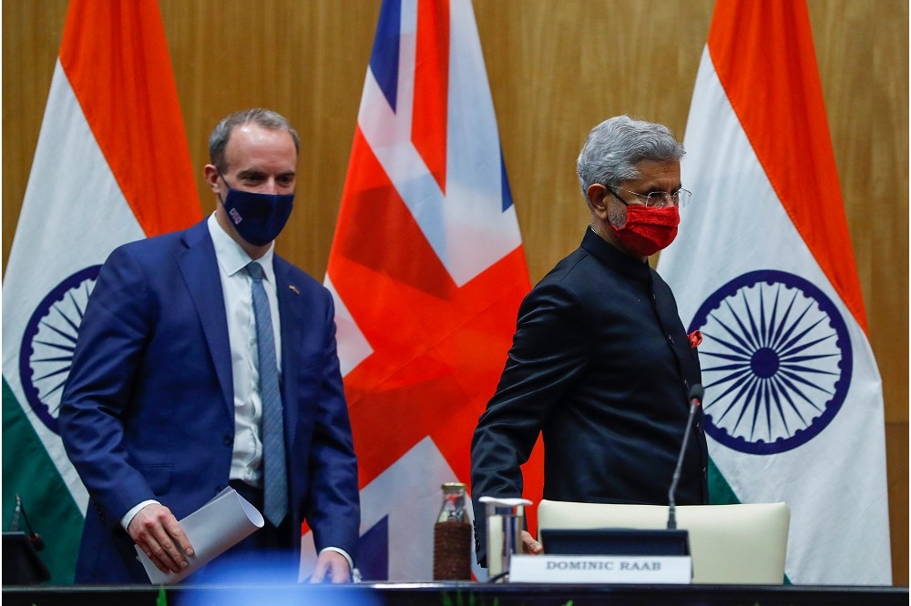 英國外交大臣與印度外交部長。（湯森路透）