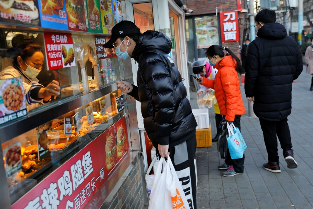 中國全國人大正在審議《反食物浪費法》，要避免不必要的糧食浪費。（湯森路透）