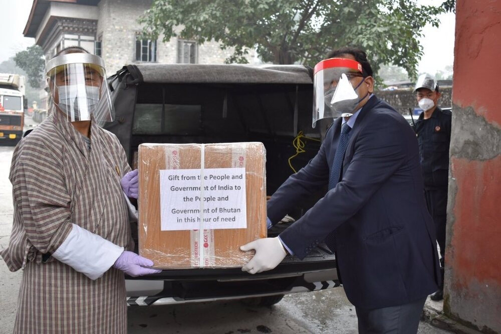 印度向不丹贈與大批新冠疫苗。（圖片取自印度大使館粉專）