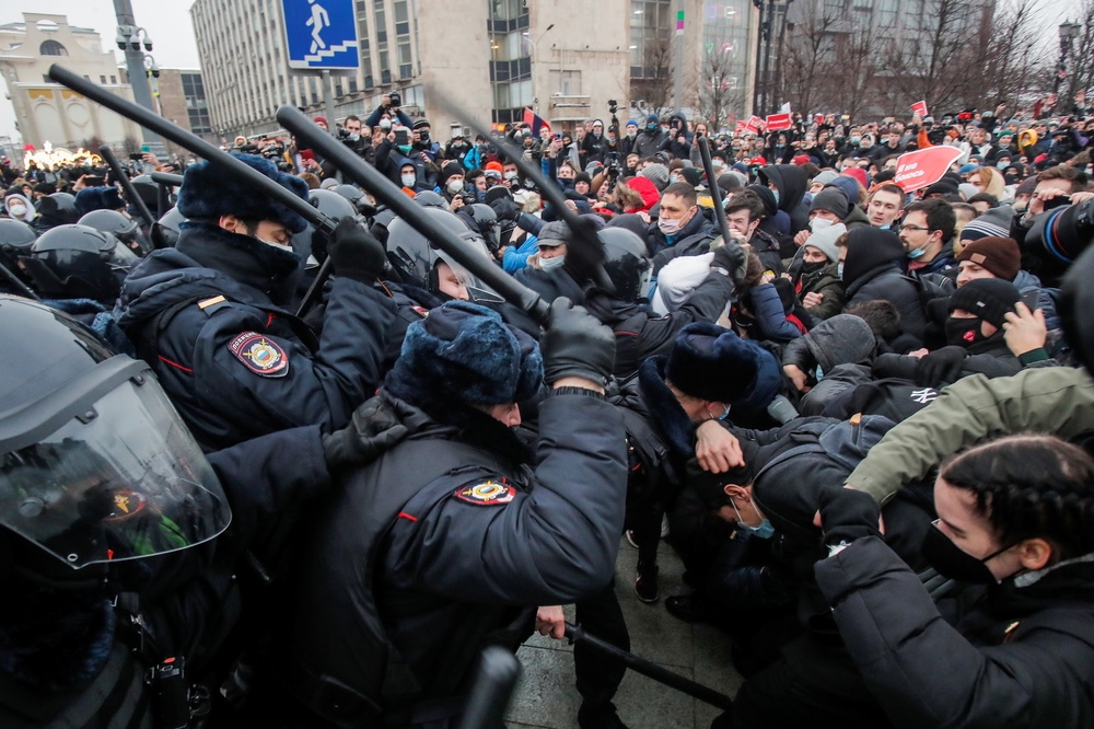 成千上萬名俄羅斯民衆上街，要求政府釋放納瓦尼（Alexei Navalny）。（湯森路透）