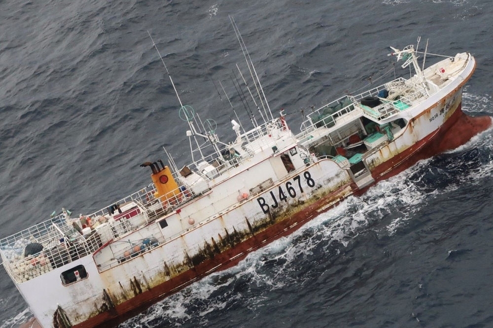 我蘇澳籍遠洋漁船「永裕興18號」12月底失聯，經美方協尋於中途島東北方處發現蹤影，但船上10人不見蹤影。（漁業署提供）