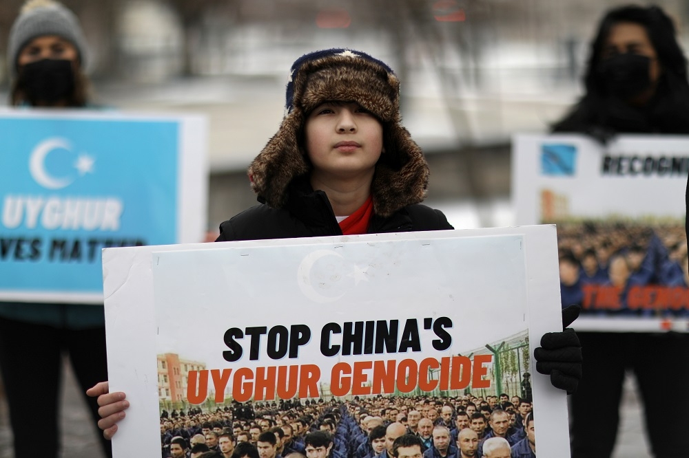 美國駐華盛頓特區加拿大大使館外一起「抗議中國對維吾爾族人進行種族滅絕」的示威活動。（湯森路透）