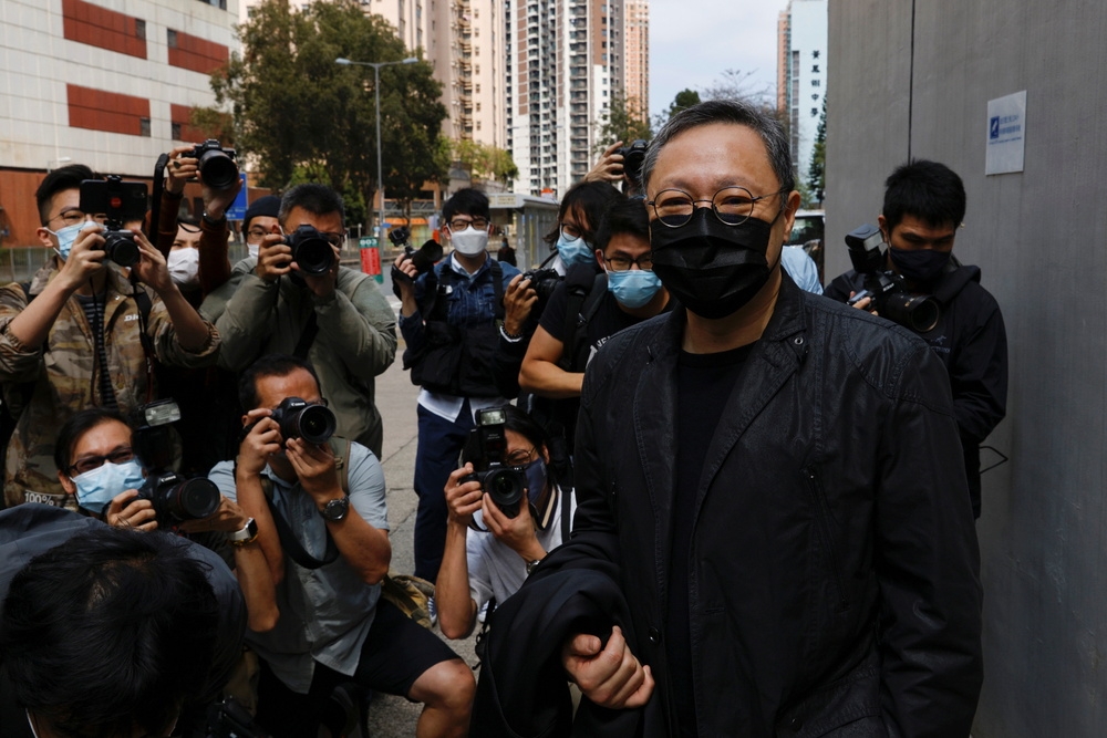 參與和規劃泛民派初選的香港學者戴耀廷，28日現身警署報到。（湯森路透）