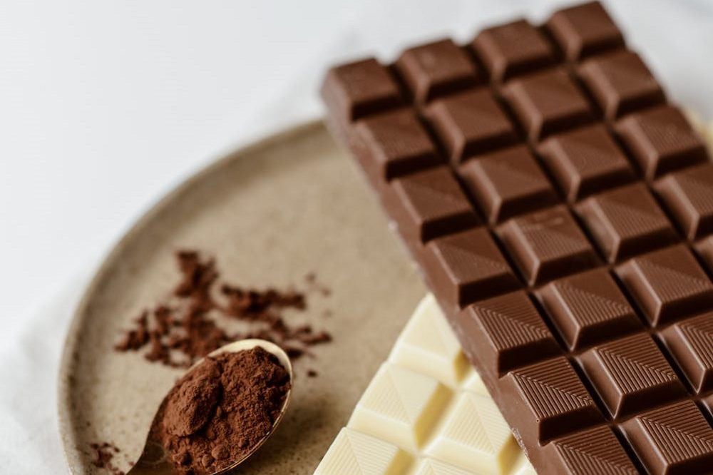 衛福部食藥署2日宣布，巧克力產品的植物油含量不得超過百分之五，否則產品不得以「巧克力」命名。（取自Pexels免費圖庫）