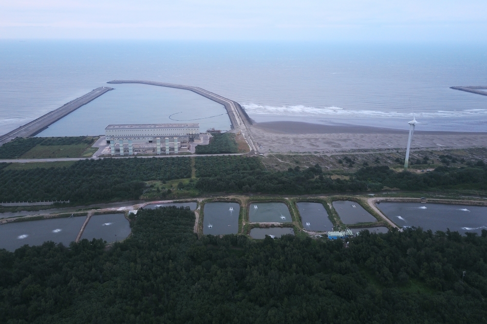 大潭電廠與藻礁區。（資料照片／李智為攝）
