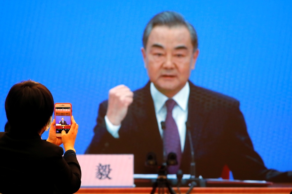 中國外長王毅7日出席人大記者會回應媒體提問。（湯森路透）