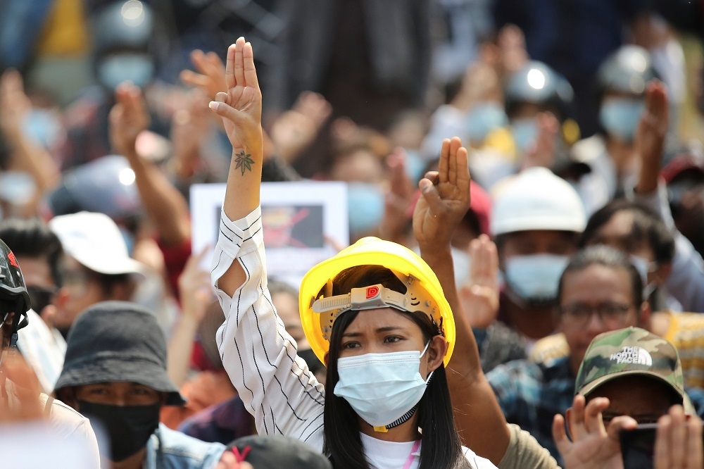 緬甸民眾抗議軍政府政變，自7日起發動全國大罷工。（湯森路透）
