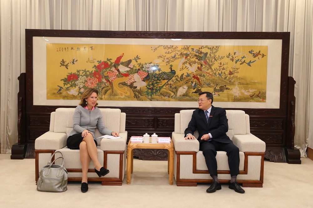 英國駐中國大使吳若蘭會見福建省主席。（吳若蘭推特）