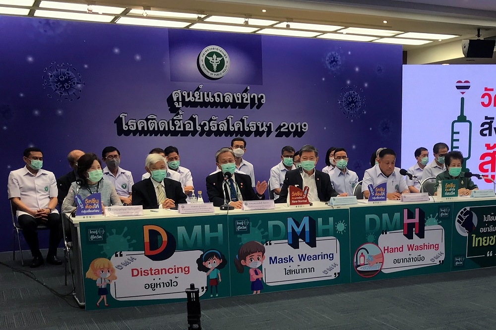 泰國衛生官員12日召開記者會。（湯森路透）