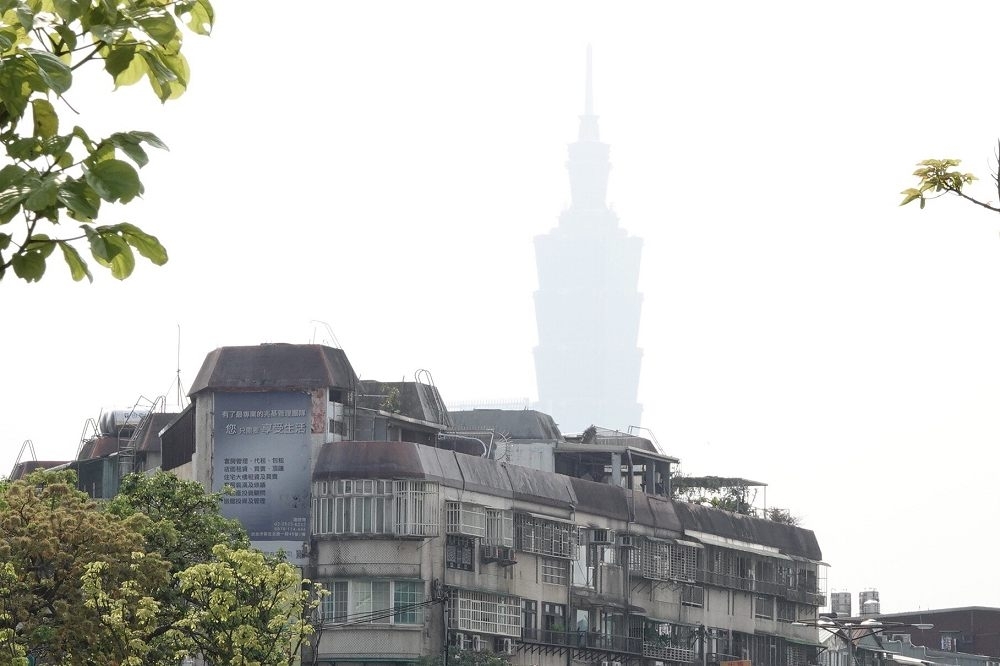 因北部空品不良，台北101大樓又不見了。(資料照片／王侑聖)