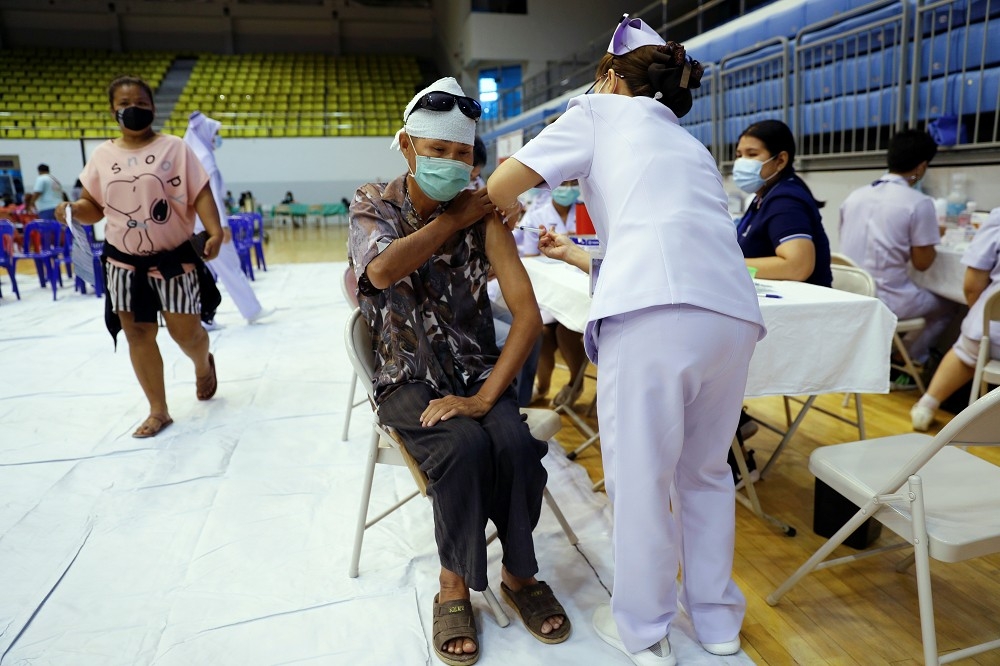 接種疫苗的普吉島居民。（湯森路透）
