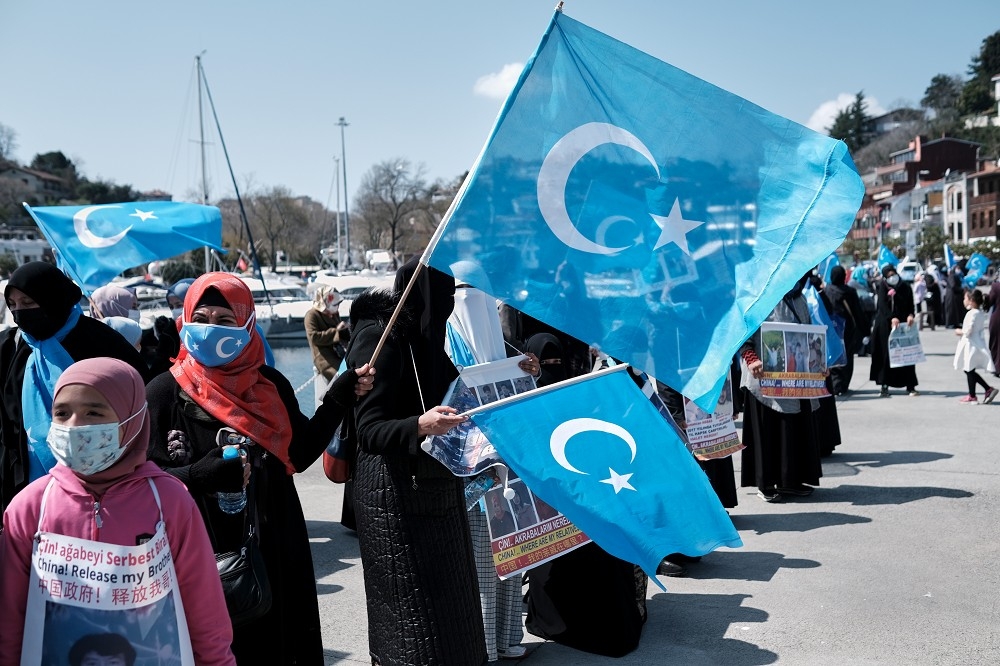 維吾爾族人在伊斯坦堡抗議。（湯森路透）