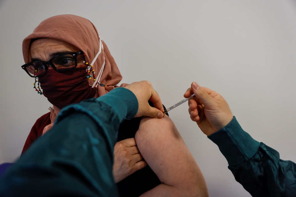 土耳其民眾接種輝瑞疫苗。（湯森路透）