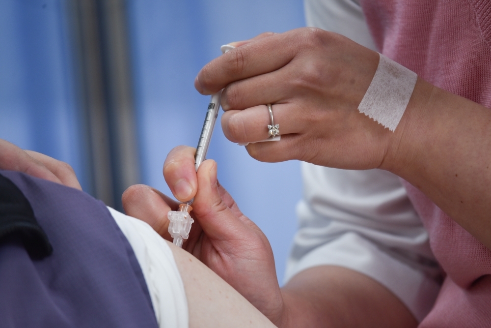 台大醫院已有超過1500名編制內員工完成接種，醫院為鼓勵員工接種，提供有薪恢復假。（資料照片／蔣銀珊攝）