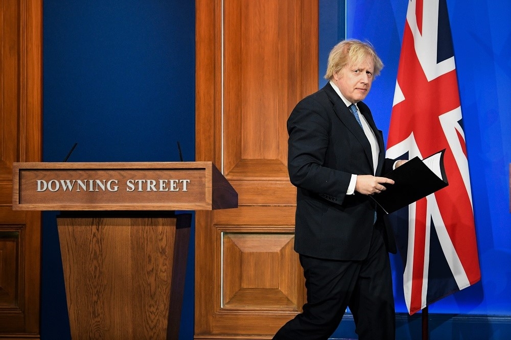 英國國會呼籲首相強生對中採取強硬態度。（湯森路透）