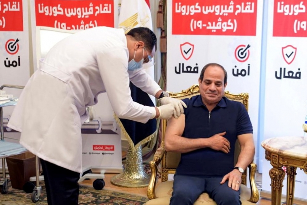 埃及總統塞西接種新冠疫苗。（湯森路透）