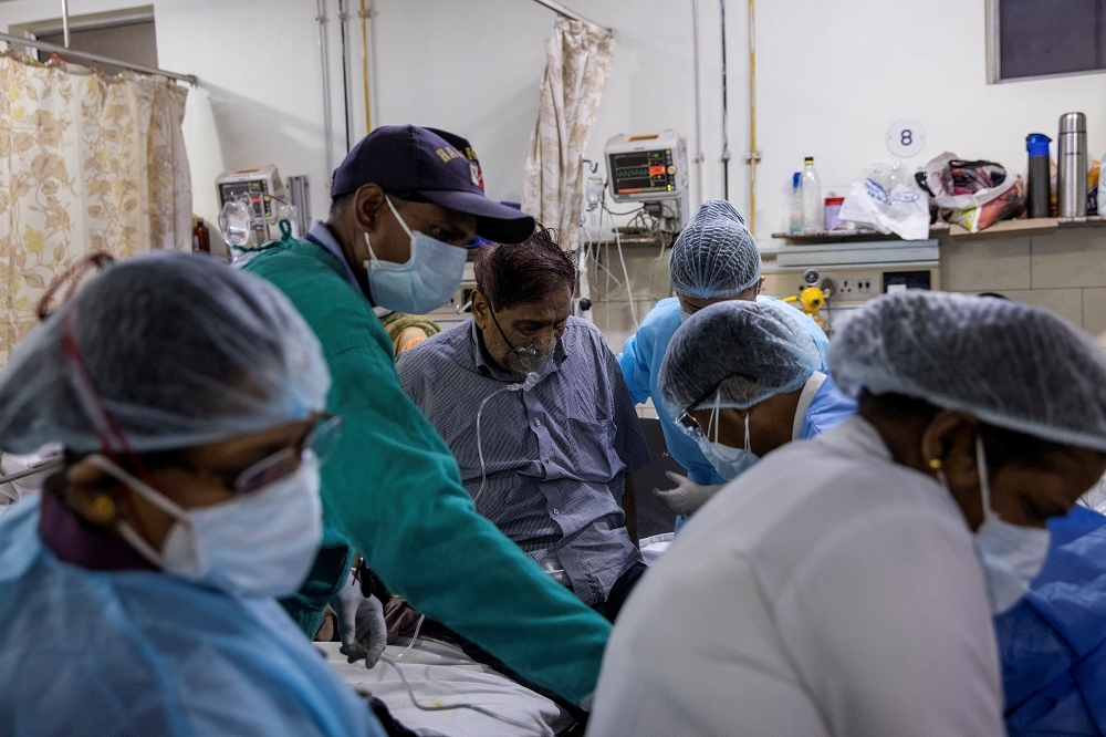 印度疫情失控，醫院氧氣瓶即將用盡。（湯森路透）