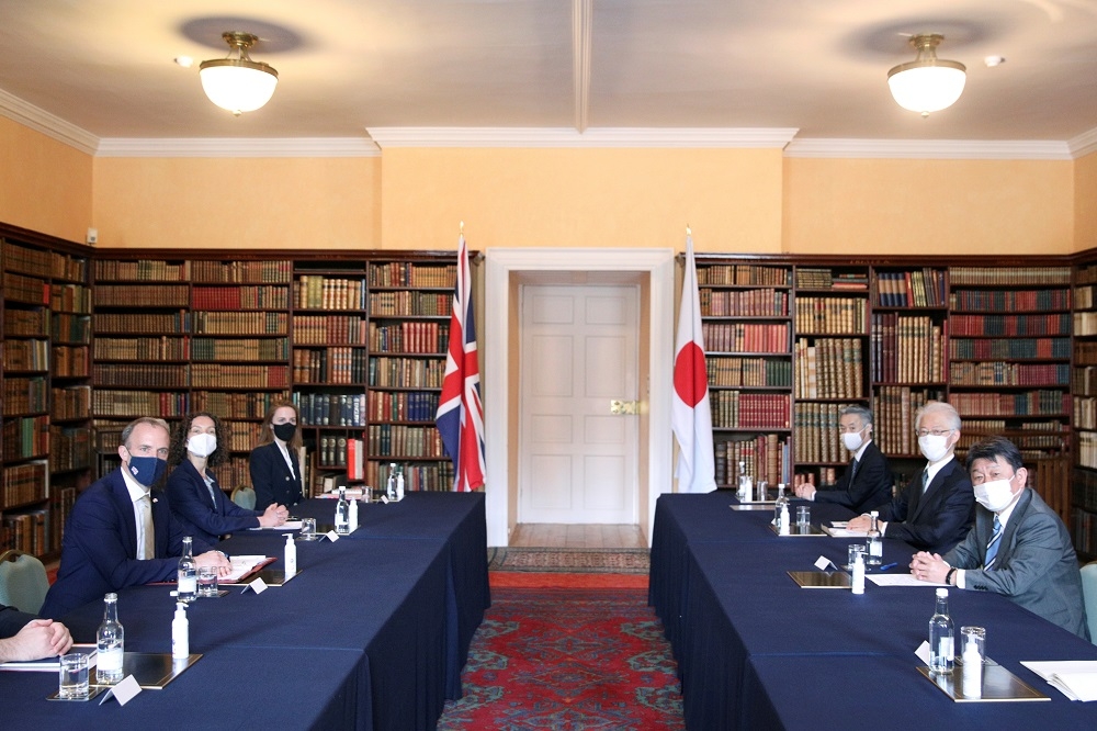 英國外相拉布與日本外務大臣茂木敏充，於G7外長峰會前會談。（湯森路透）