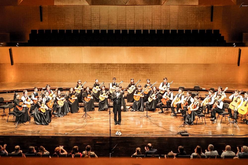 米可吉他與日本一起登上波蘭斯賽新愛樂音樂廳，在國際舞台同台合作。（米可吉他提供）
