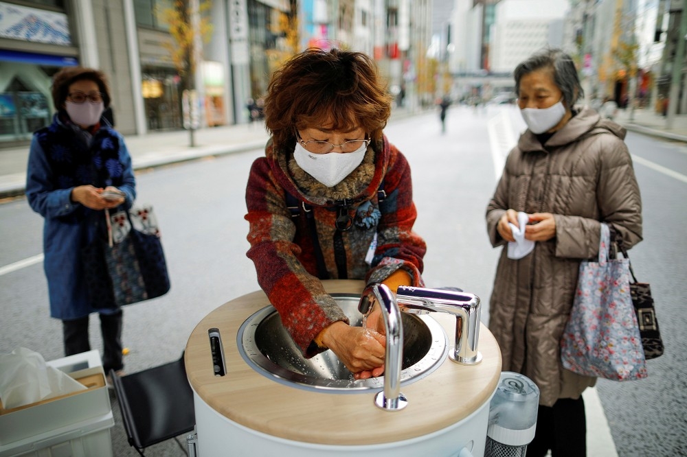 日本疫苗接種預約系統一度當機。（湯森路透）