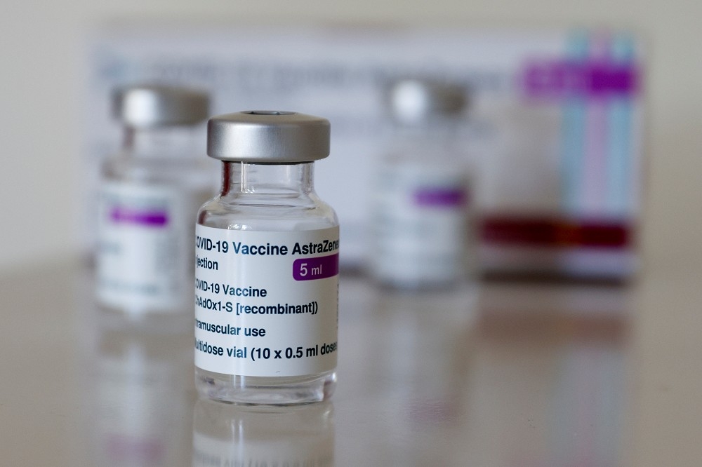 指揮中心表示，COVAX獲配的第二批41.04萬劑AZ疫苗將於19日下午運抵桃園機場。（湯森路透）