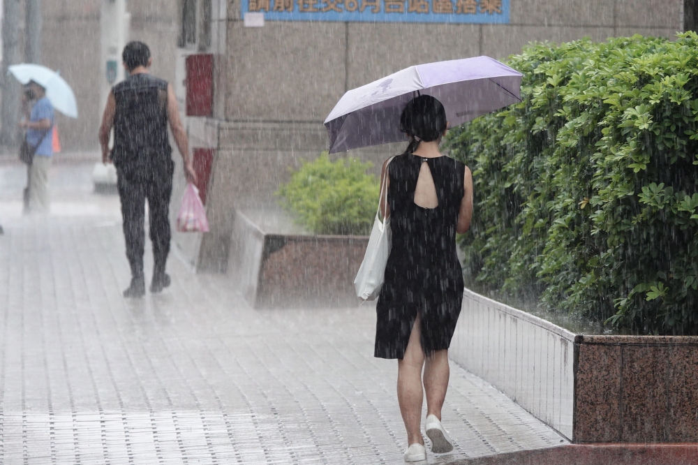 30日全台降甘霖，新竹地區水庫出現115.7毫米的降雨量，有望解除6月限水。（資料照片／王侑聖攝）