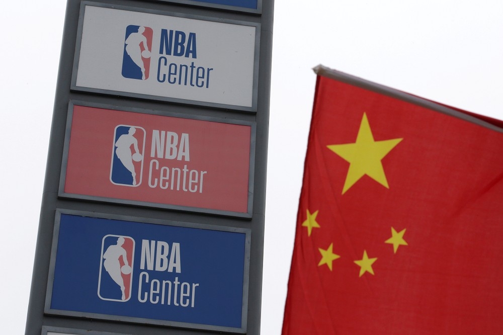 美國國會要求NBA停止代言中國運動品牌。（湯森路透）