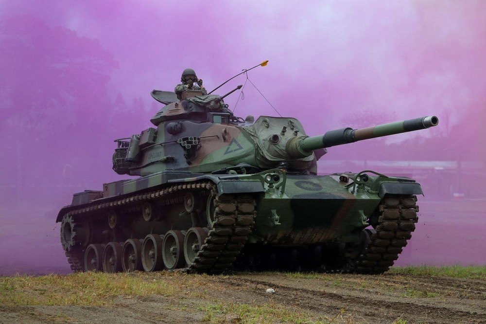 中科院「勇武計劃室」向美國採購兩門全新的M68A2 105公厘低後座力戰車砲，專案人員將於6月底赴亞伯丁試驗場進行射擊驗證，若順利通過驗證，可望在8月抵台。圖為M60A3戰車，戰車砲口徑與M68A2 105公厘低後座力戰車砲一致。（取自青年日報）