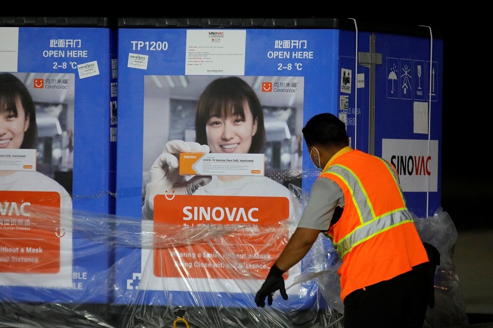 中國疫苗抵達薩爾瓦多機場。（湯森路透）