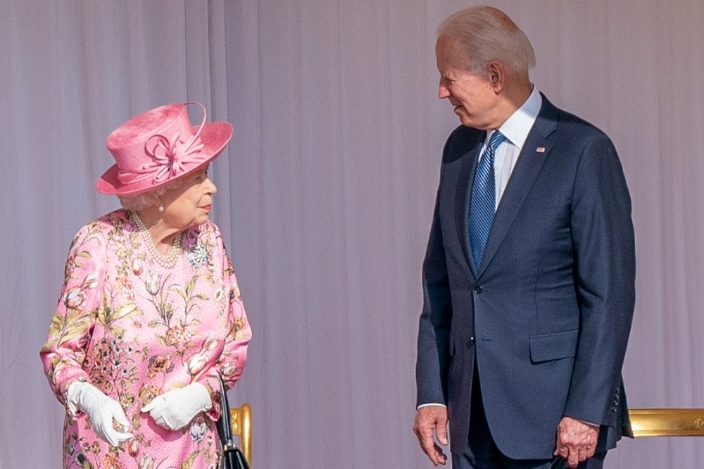 英國女王伊莉莎白二世與美國總統拜登。（湯森路透）