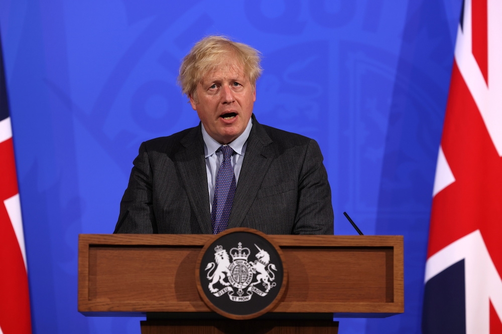 英國首相強森召開記者會。（湯森路透）