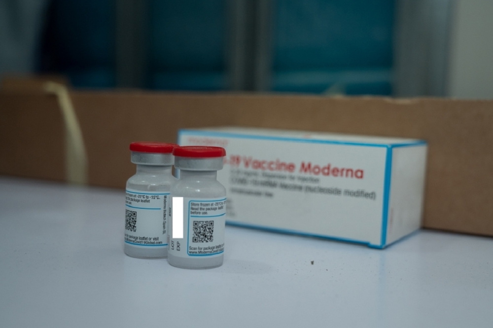 第二批莫德納COVID-19疫苗7萬3200劑，18日起開放由第一至第三類對象接種。（指揮中心提供）