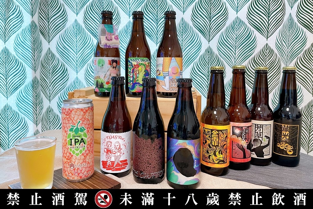 台灣三大啤酒廠將此次得獎的 11 款作品集結，共同推出酉鬼啤酒 X 掌門精釀 X 台風造酒「AIBA」得獎組合。1549 元（洪卉琳攝）