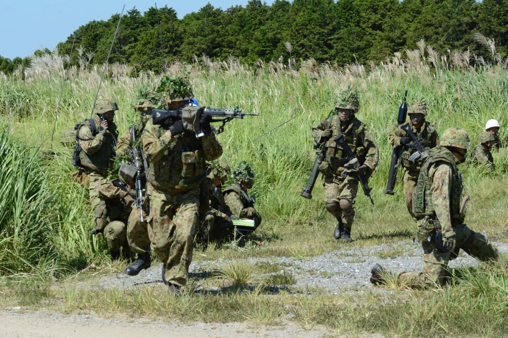 美國陸軍與日本陸上自衛隊，舉行史上最大規模「東方之盾」陸上聯合軍演，圖為2019年「東方之盾」演習畫面。（取自日本新聞轉推帳號@eSpHpmjgIyhIrDY）