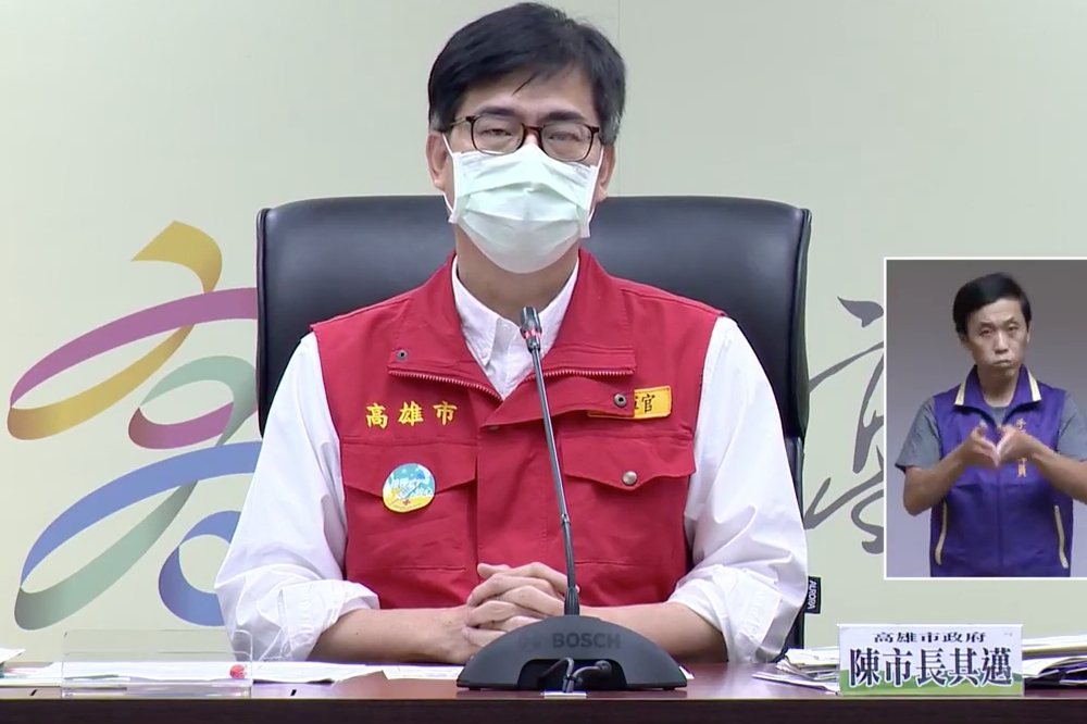 高雄市長陳其邁表示，案14805在美濃活動時，病毒量就已經非常高。（擷取自陳其邁臉書直播）