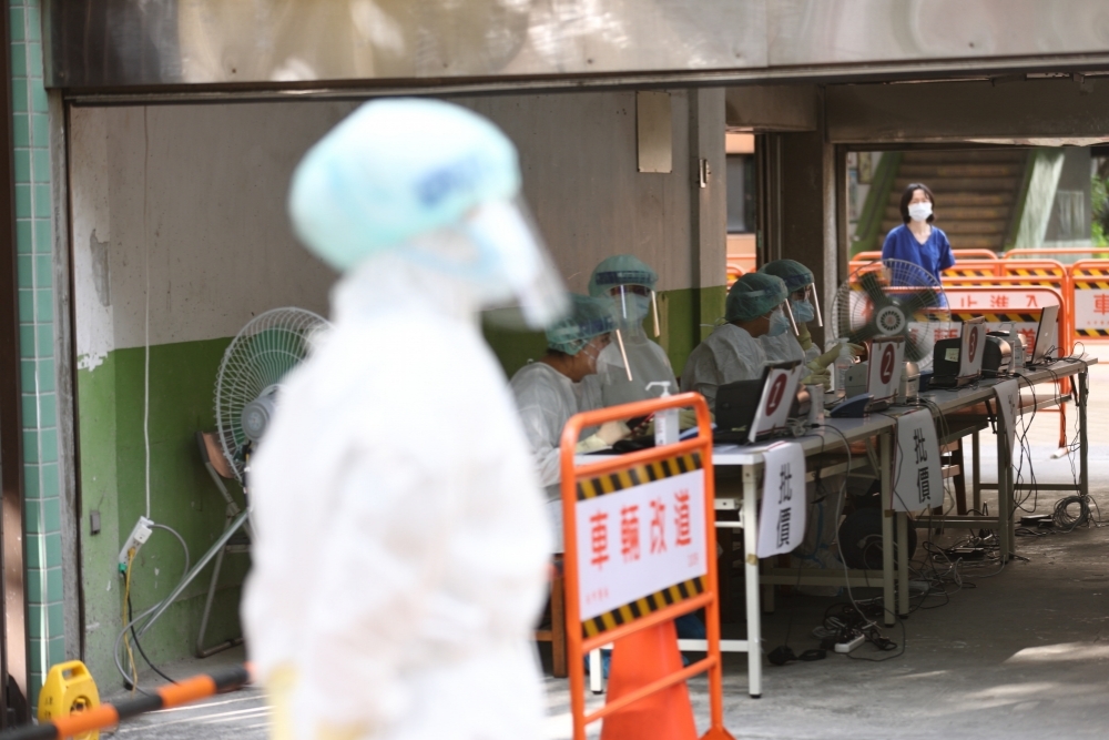 台北市這周總計新增66例確診，其中信義區分租套房還爆發類家戶感染疫情。（資料照片／陳愷巨攝）