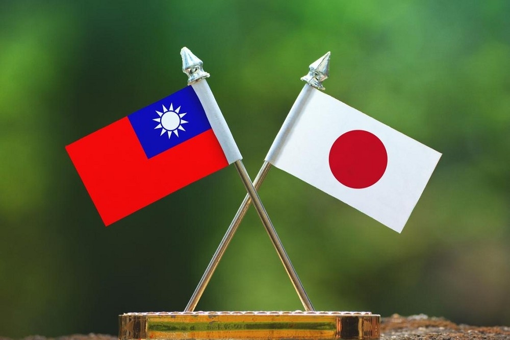 日本內閣會議13日公布「2021年度防衛白皮書」，首度點明「台灣情勢穩定對日本安全保障和國際社會穩定至關重要」。（取自shutterstock）