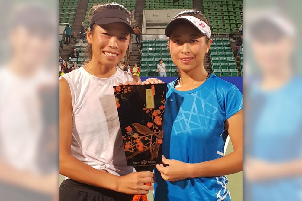 台灣網球好手謝語倢（右）以遞補方式取得東奧參賽資格，姊姊謝淑薇在臉書發文恭喜。（取自謝語倢臉書）