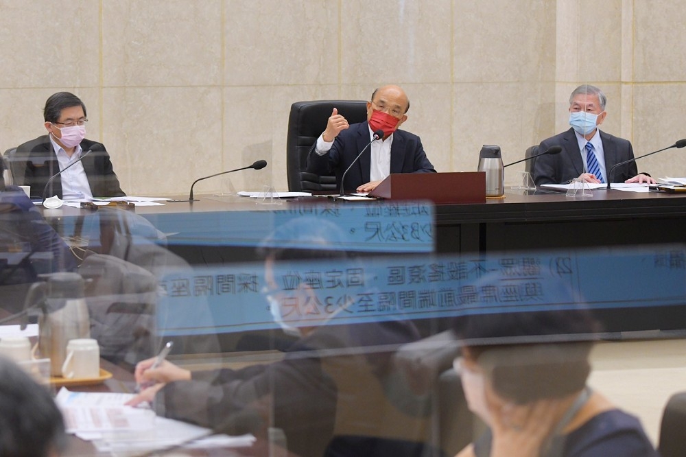 行政院長蘇貞昌23日宣布自7月27日起降級為二級警戒。（行政院提供）