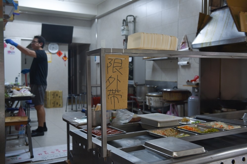台中市長盧秀燕24日也宣布，27日起有條件開放餐廳內用，不會再只限定外帶。（資料照片／蔣銀珊攝）