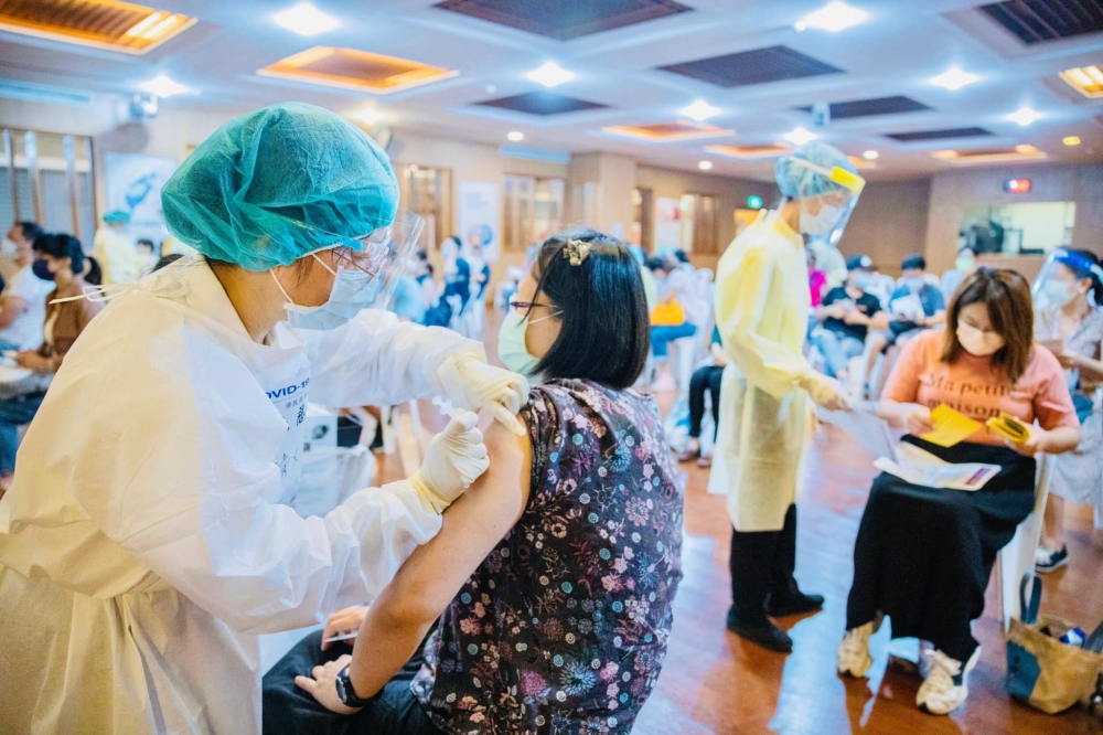 台灣疫苗覆蓋率不足3成，新北市長侯友宜呼籲中央盡速提高疫苗接種，衝高覆蓋率。（取自侯友宜臉書）